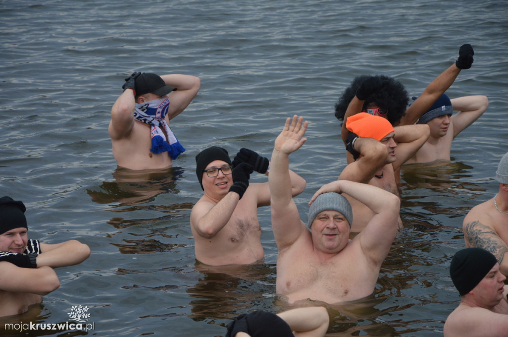 Niedzielne morsowanie na dzikiej plaży