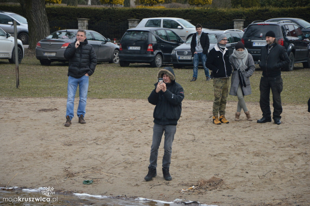 Niedzielne morsowanie na dzikiej plaży
