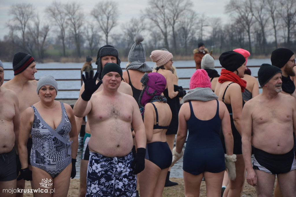 Niedzielne morsowanie na dzikiej plaży