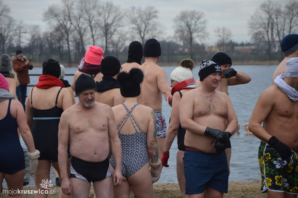Niedzielne morsowanie na dzikiej plaży