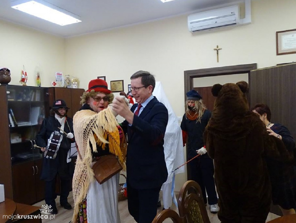 Koza tańcowała w magistracie