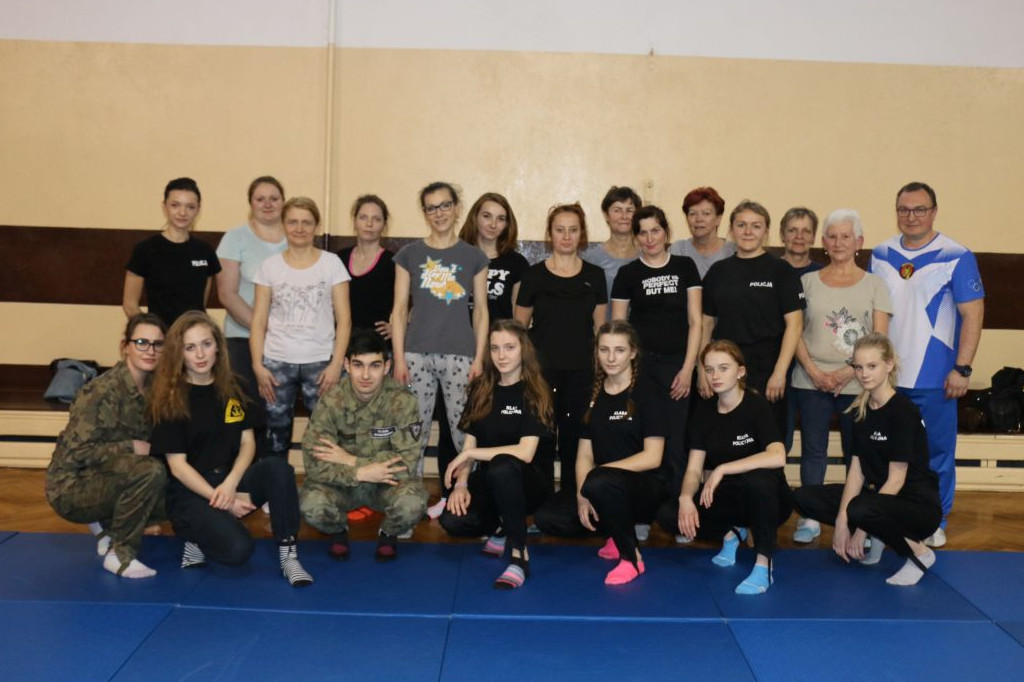 Dzień Kobiet z policją i karate