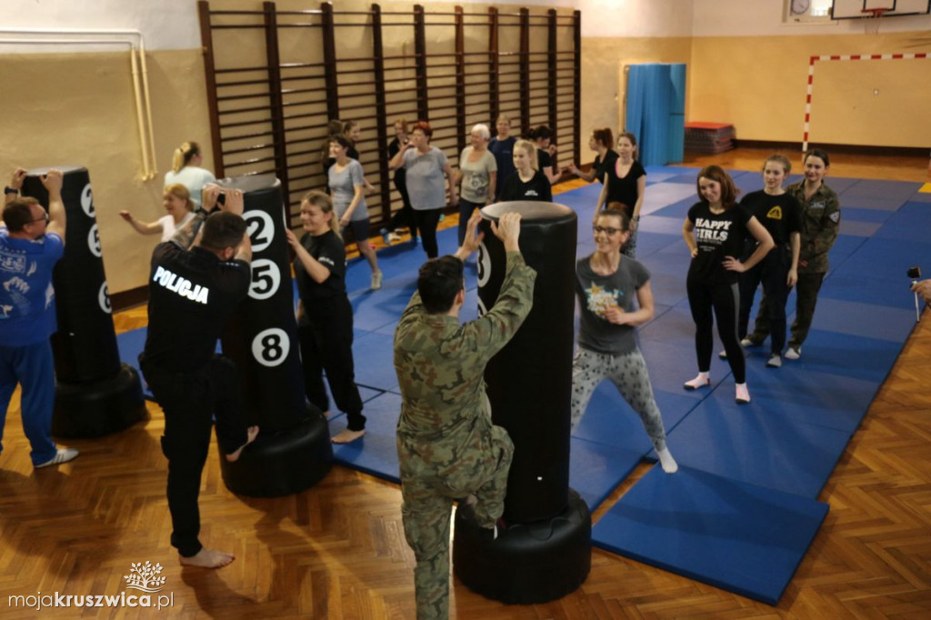 Dzień Kobiet z policją i karate