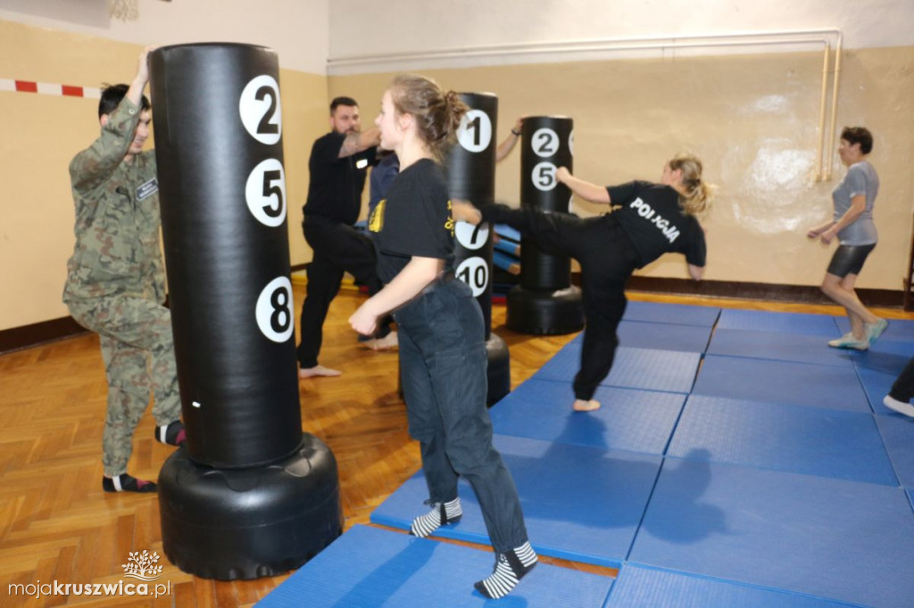 Dzień Kobiet z policją i karate