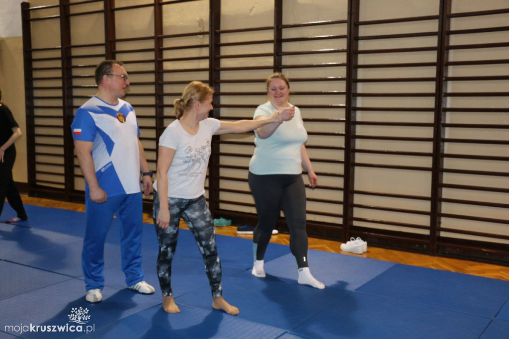 Dzień Kobiet z policją i karate