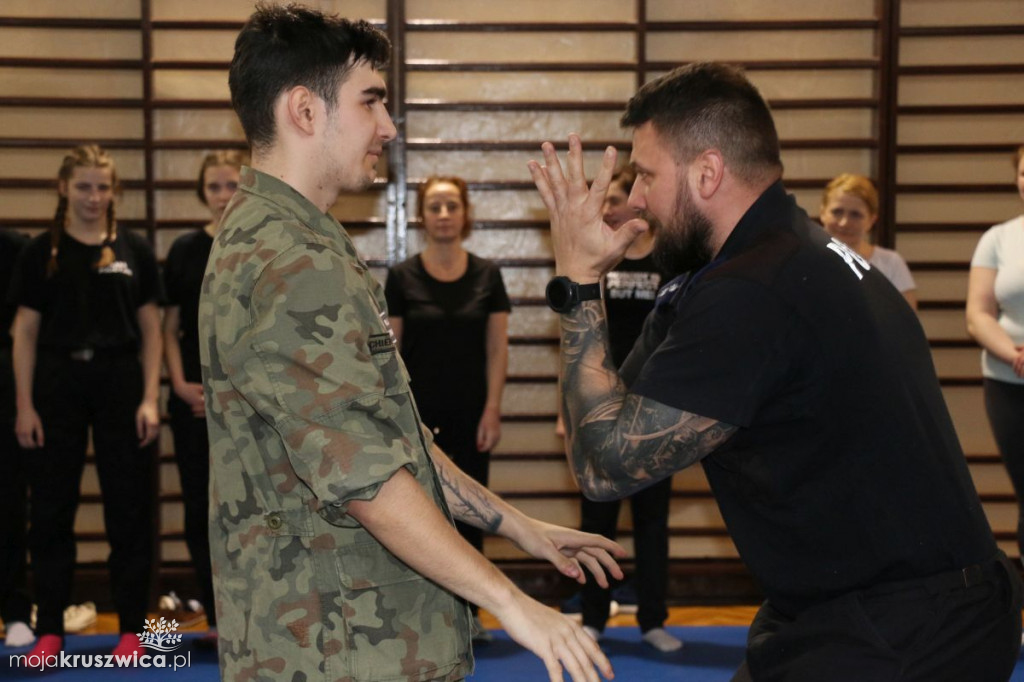Dzień Kobiet z policją i karate