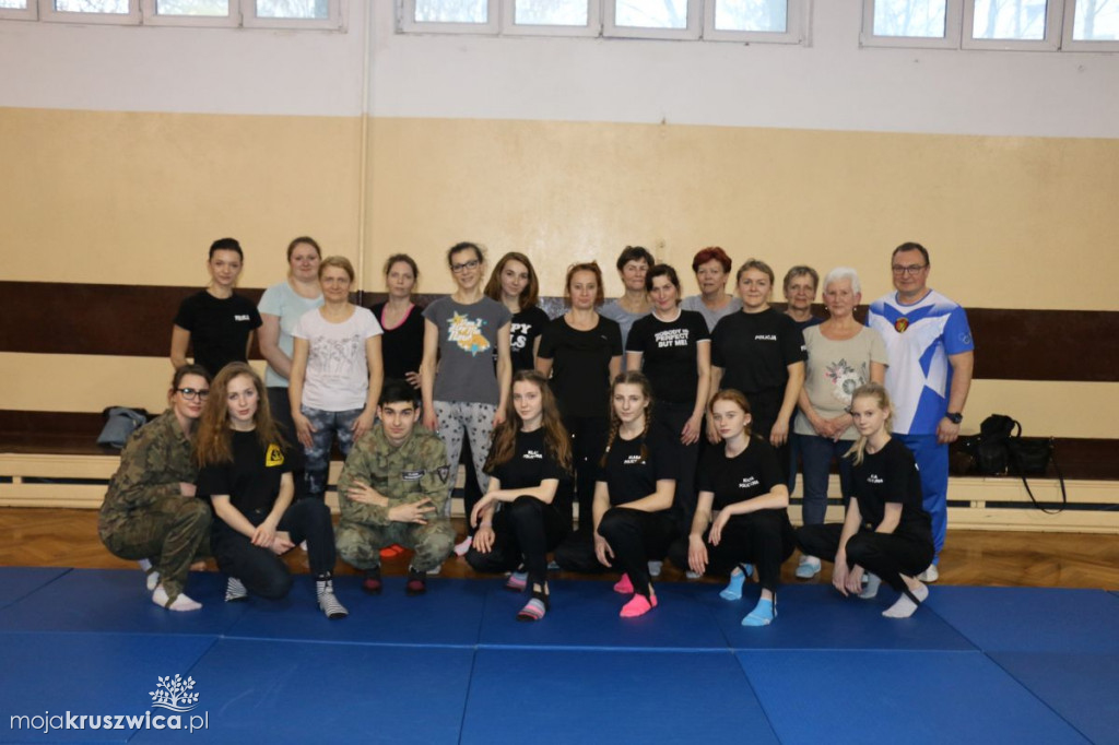 Dzień Kobiet z policją i karate