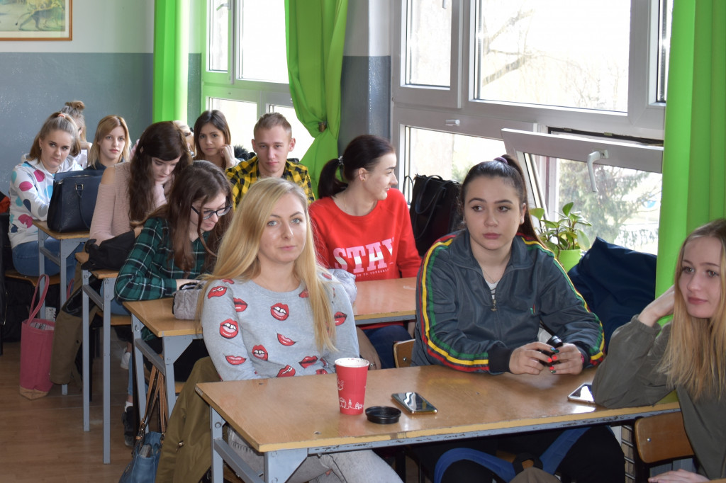 Uczniowie na warsztatach z zakresu doradztwa personalnego