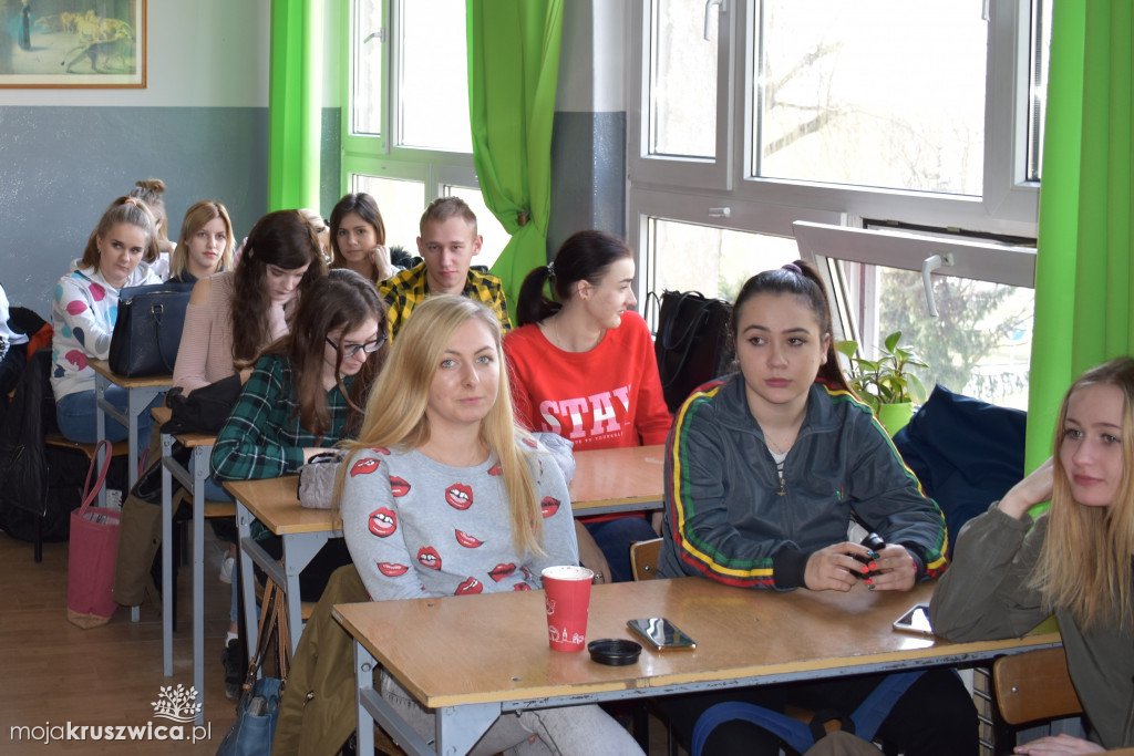 Uczniowie na warsztatach z zakresu doradztwa personalnego