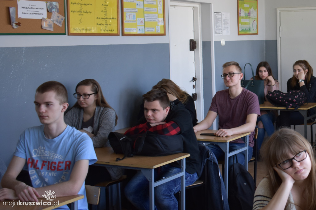 Uczniowie na warsztatach z zakresu doradztwa personalnego