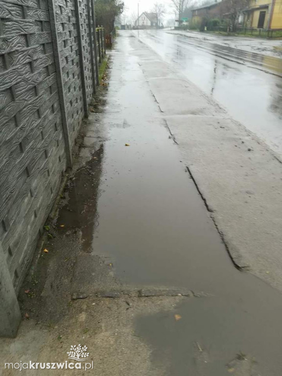 Mieszkańcy Szarleja pytają o chodnik