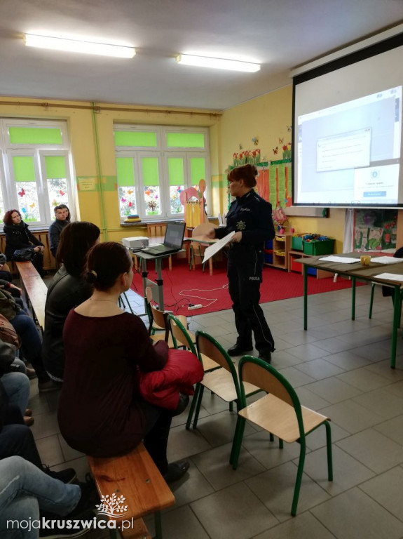 Policjantka z wizytą w szkołach