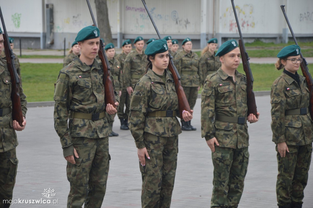 Uroczystość ślubowania klas mundurowych