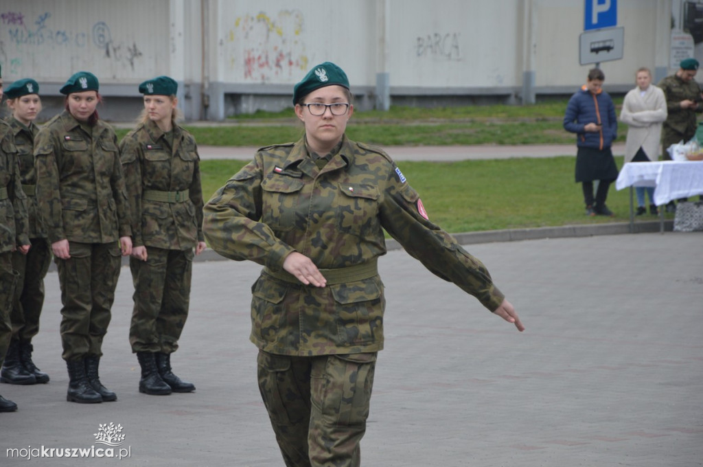 Uroczystość ślubowania klas mundurowych