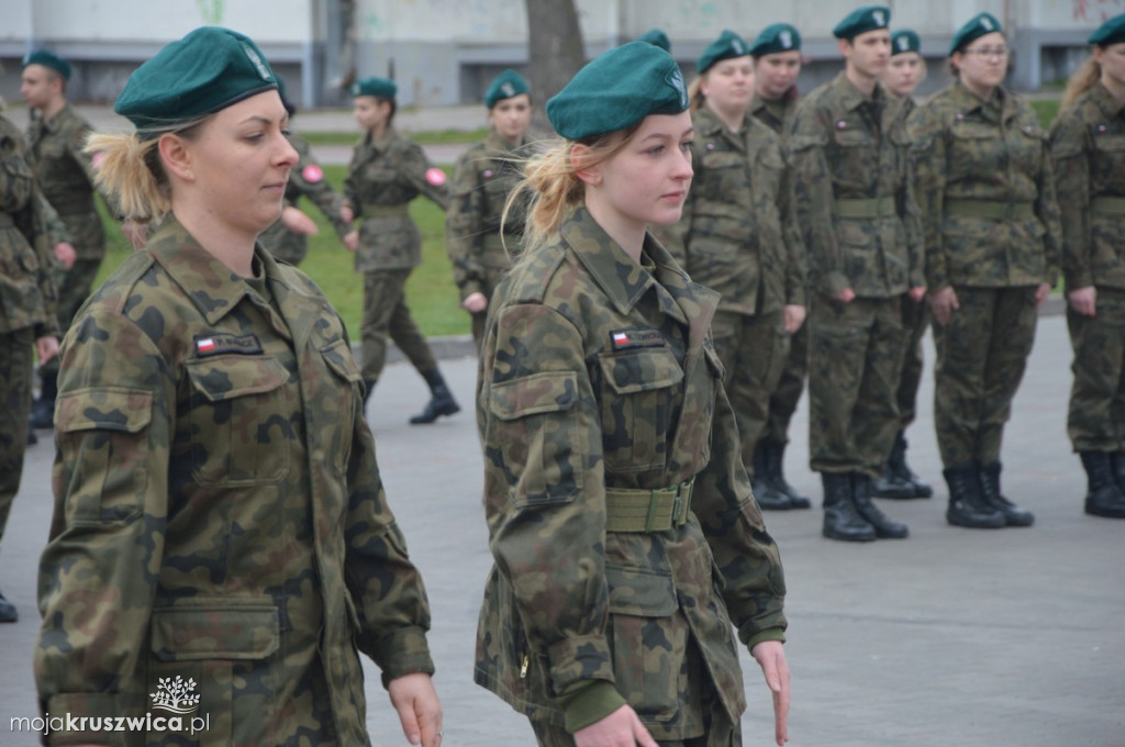 Uroczystość ślubowania klas mundurowych