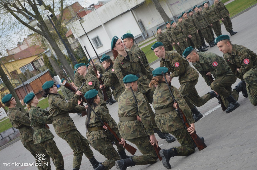 Uroczystość ślubowania klas mundurowych