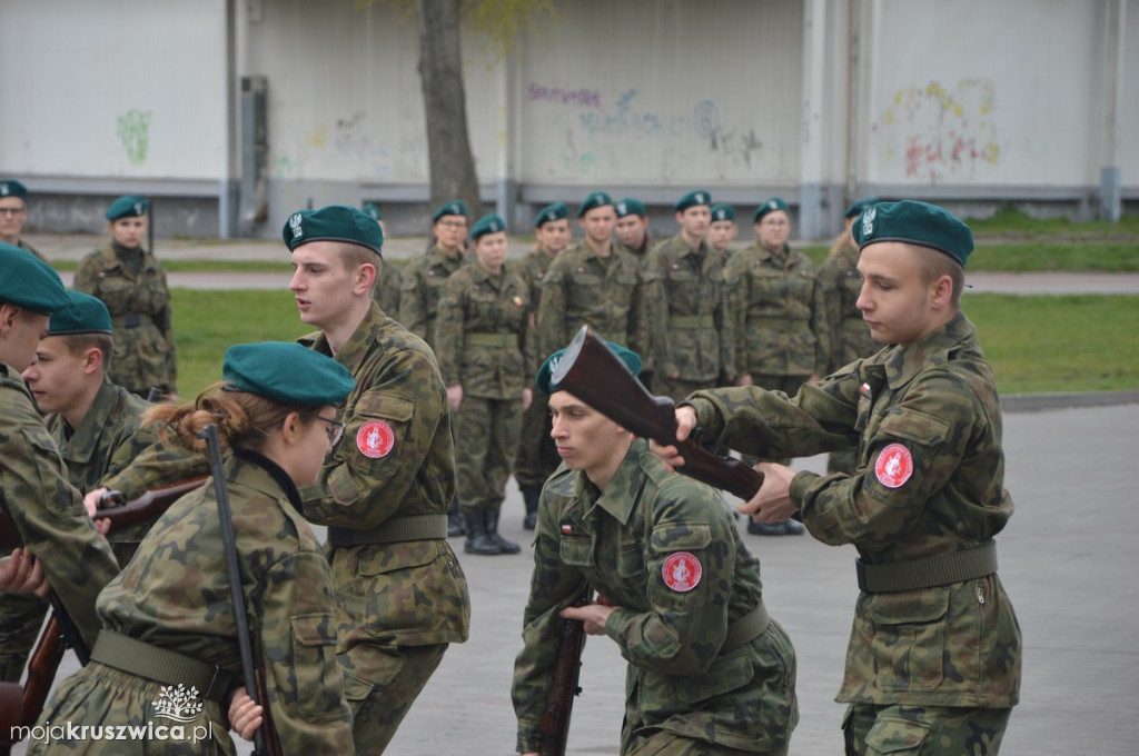 Uroczystość ślubowania klas mundurowych
