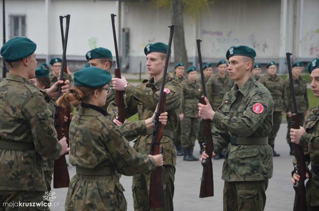 Uroczystość ślubowania klas mundurowych