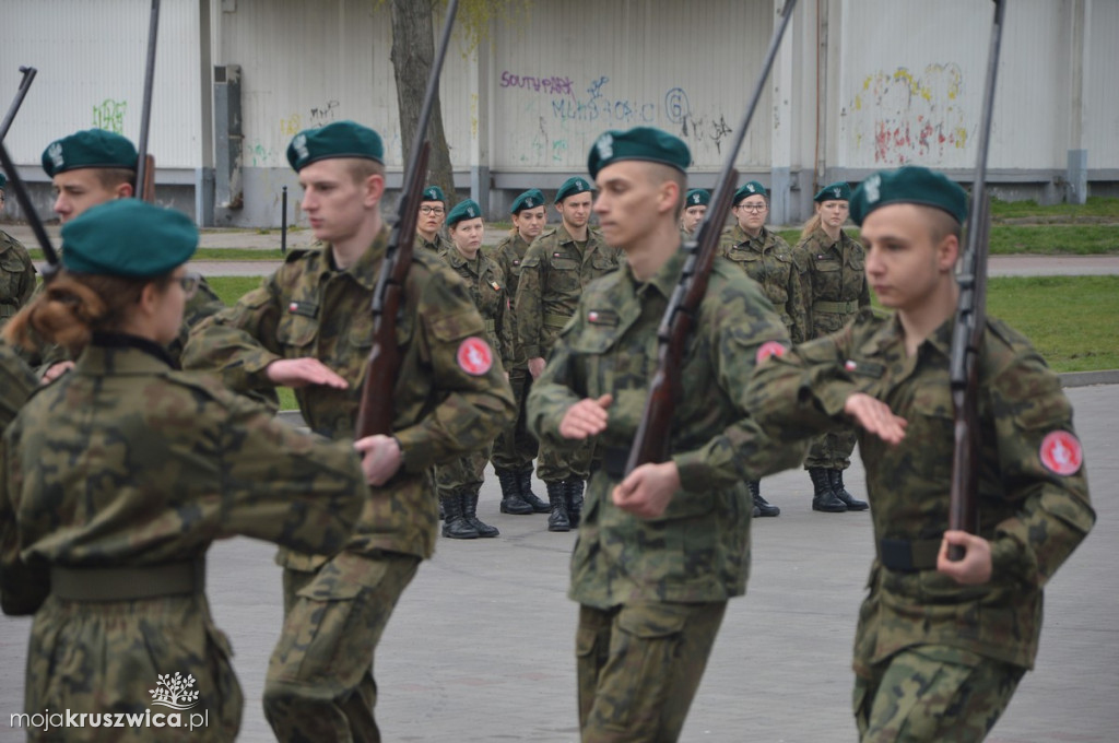 Uroczystość ślubowania klas mundurowych