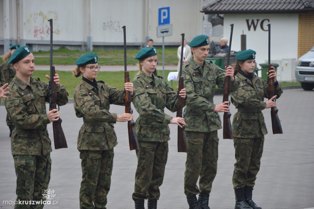 Uroczystość ślubowania klas mundurowych