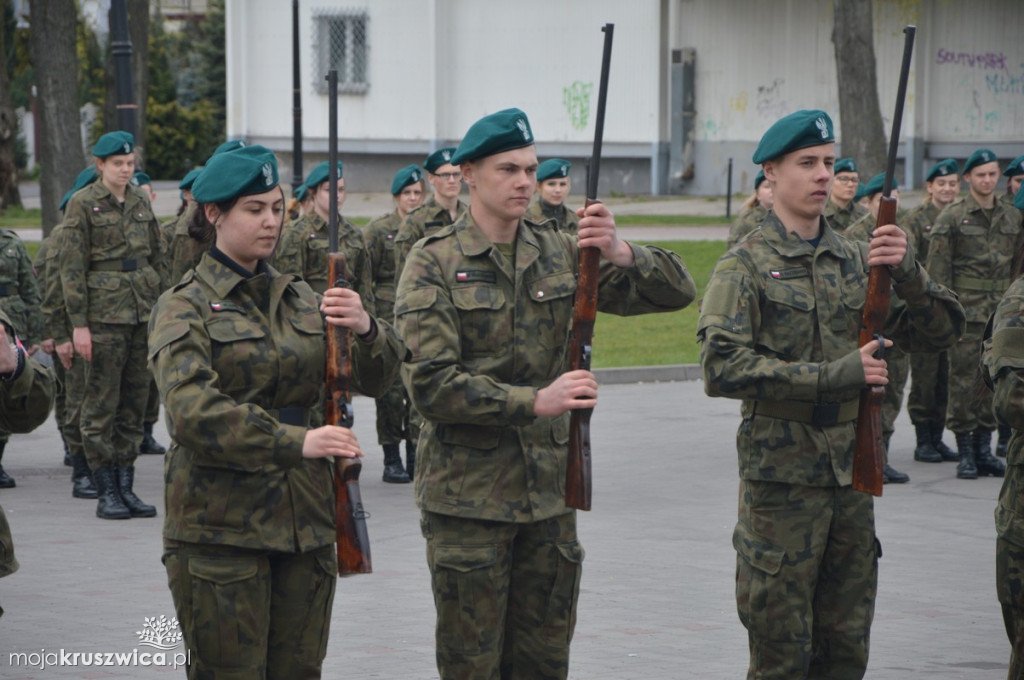 Uroczystość ślubowania klas mundurowych
