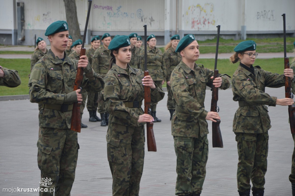 Uroczystość ślubowania klas mundurowych