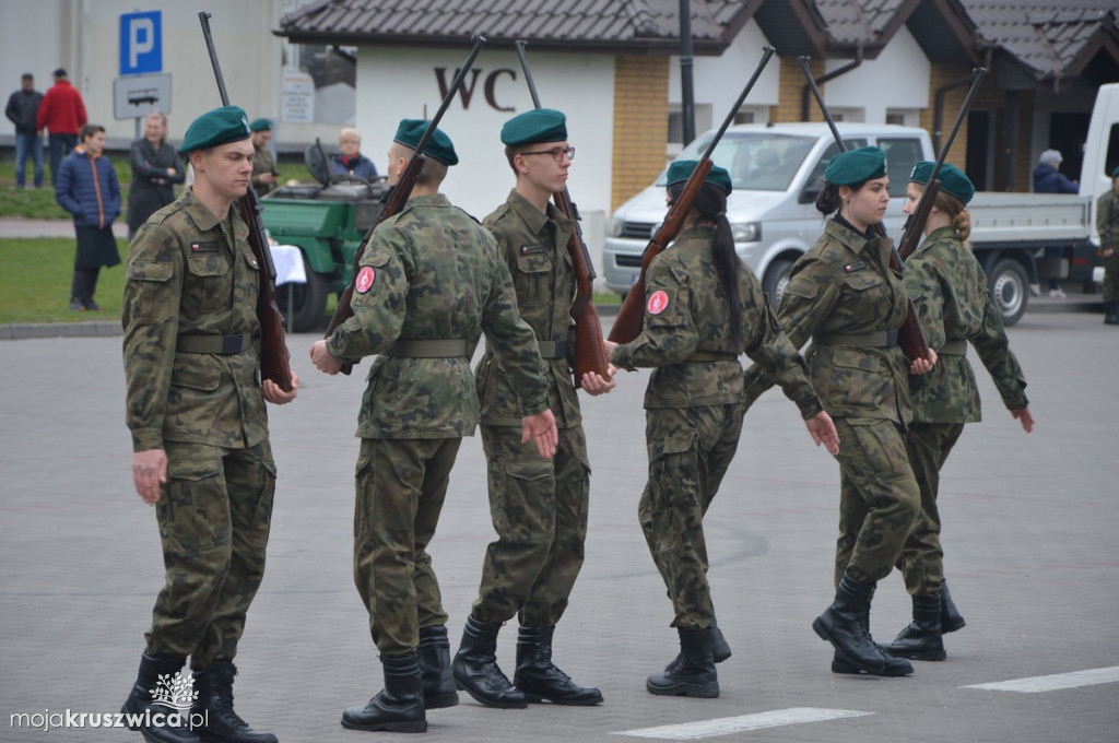 Uroczystość ślubowania klas mundurowych