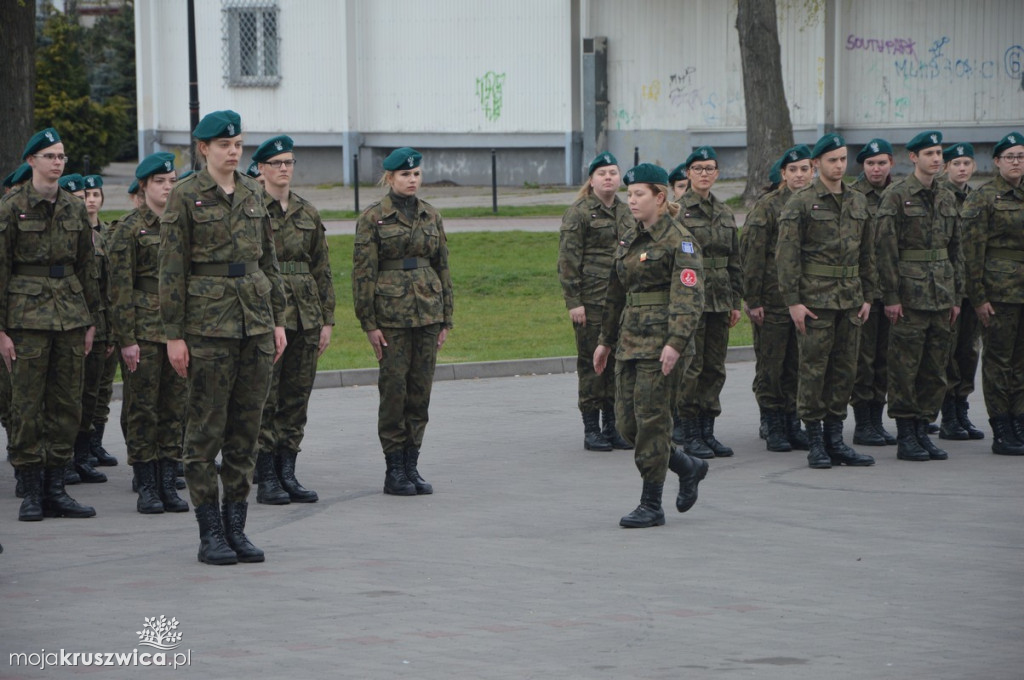 Uroczystość ślubowania klas mundurowych