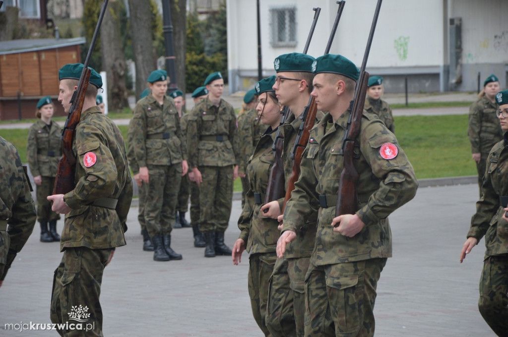 Uroczystość ślubowania klas mundurowych