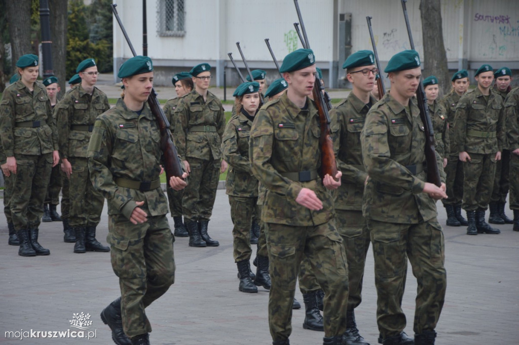 Uroczystość ślubowania klas mundurowych