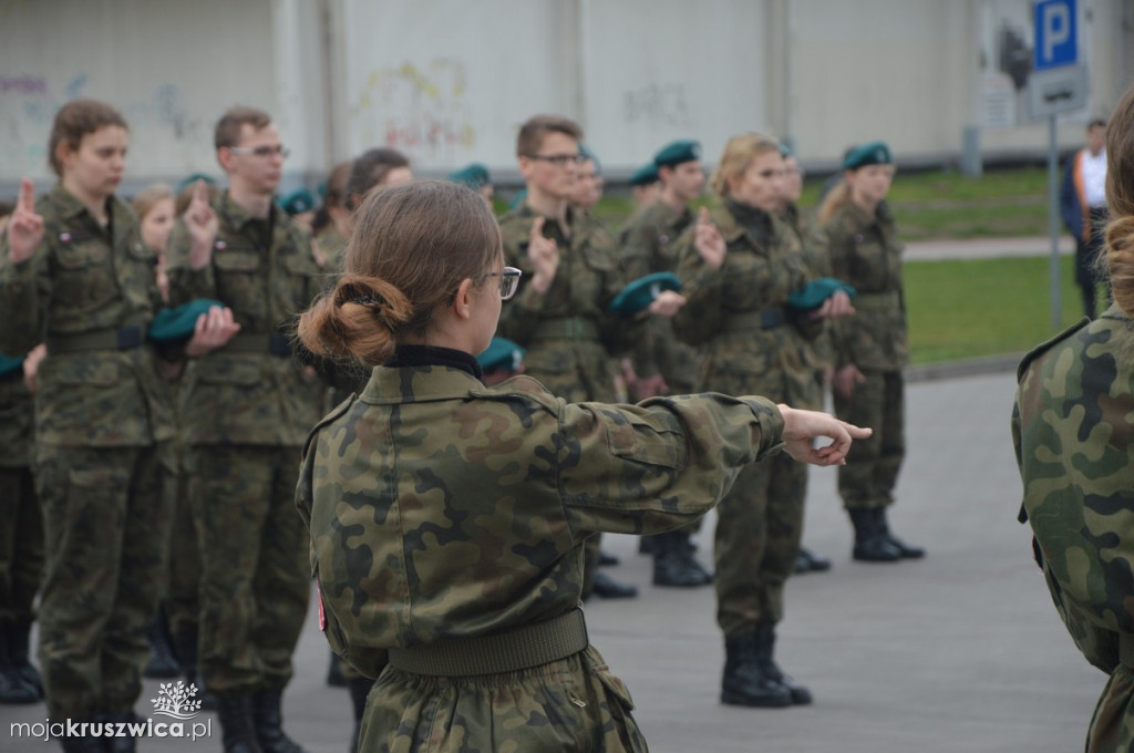 Uroczystość ślubowania klas mundurowych