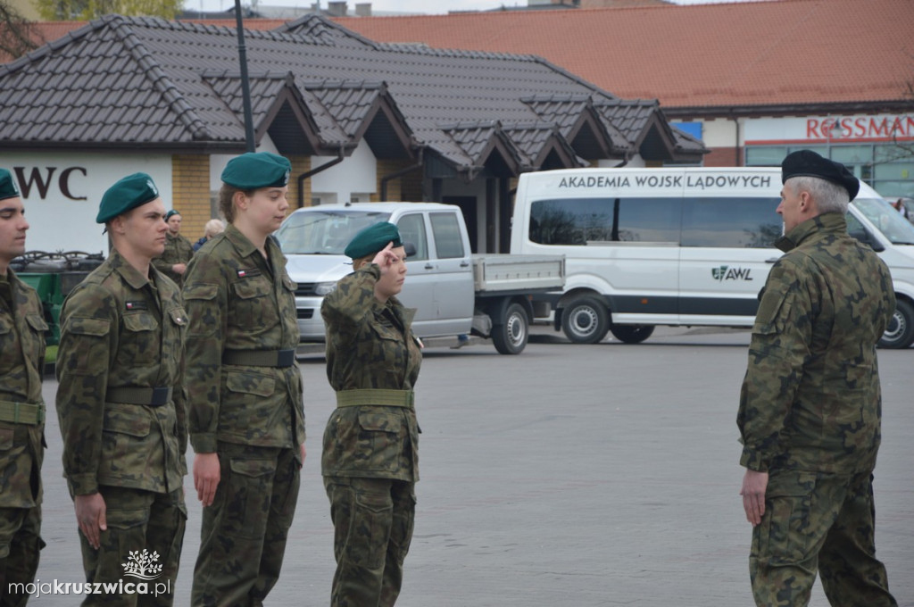 Uroczystość ślubowania klas mundurowych