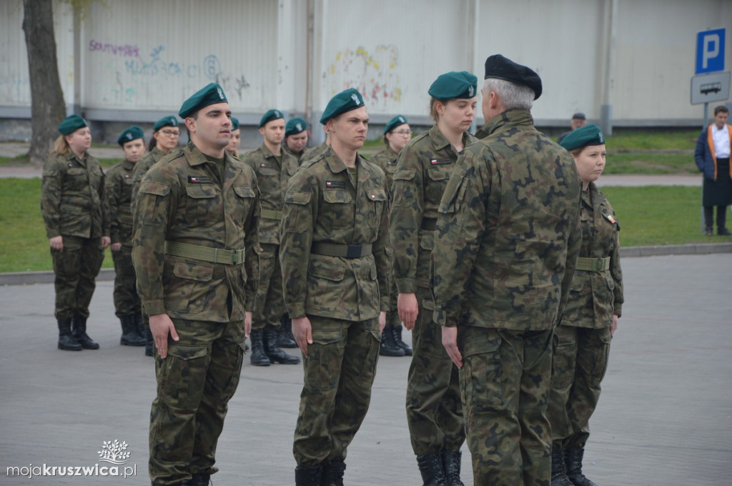 Uroczystość ślubowania klas mundurowych
