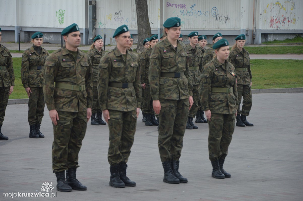 Uroczystość ślubowania klas mundurowych