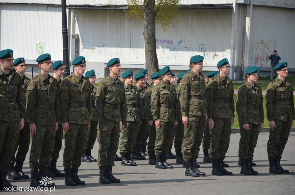 Uroczystość ślubowania klas mundurowych