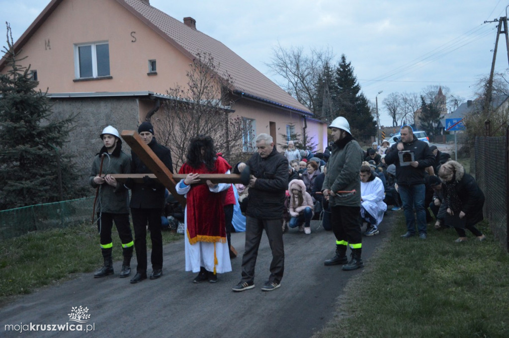Droga Krzyżowa w Chełmcach