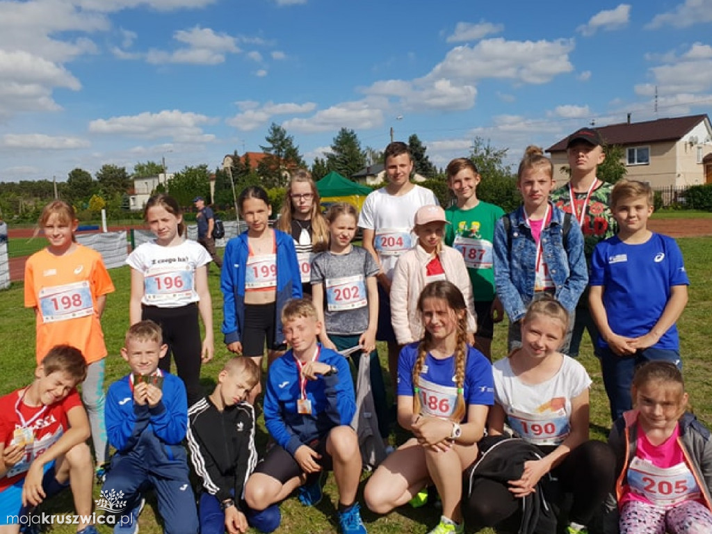 Zawodnicy LIUKS KRUSZWICA z medalami
