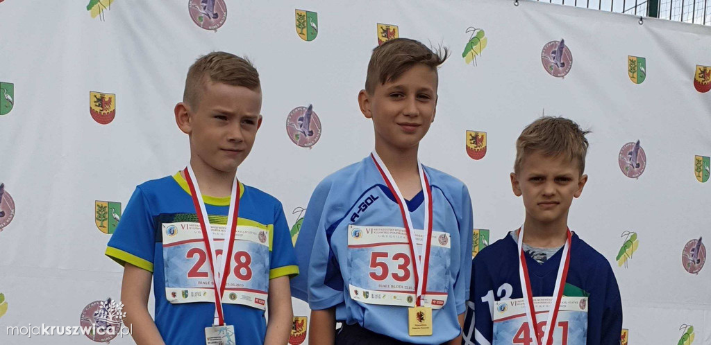Zawodnicy LIUKS KRUSZWICA z medalami
