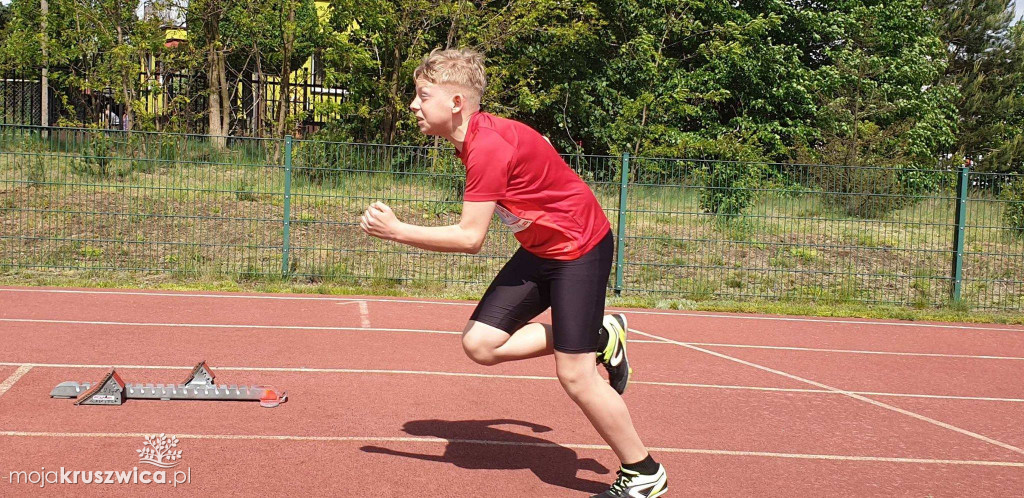 Zawodnicy LIUKS KRUSZWICA z medalami