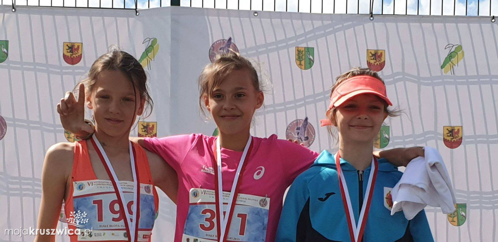 Zawodnicy LIUKS KRUSZWICA z medalami