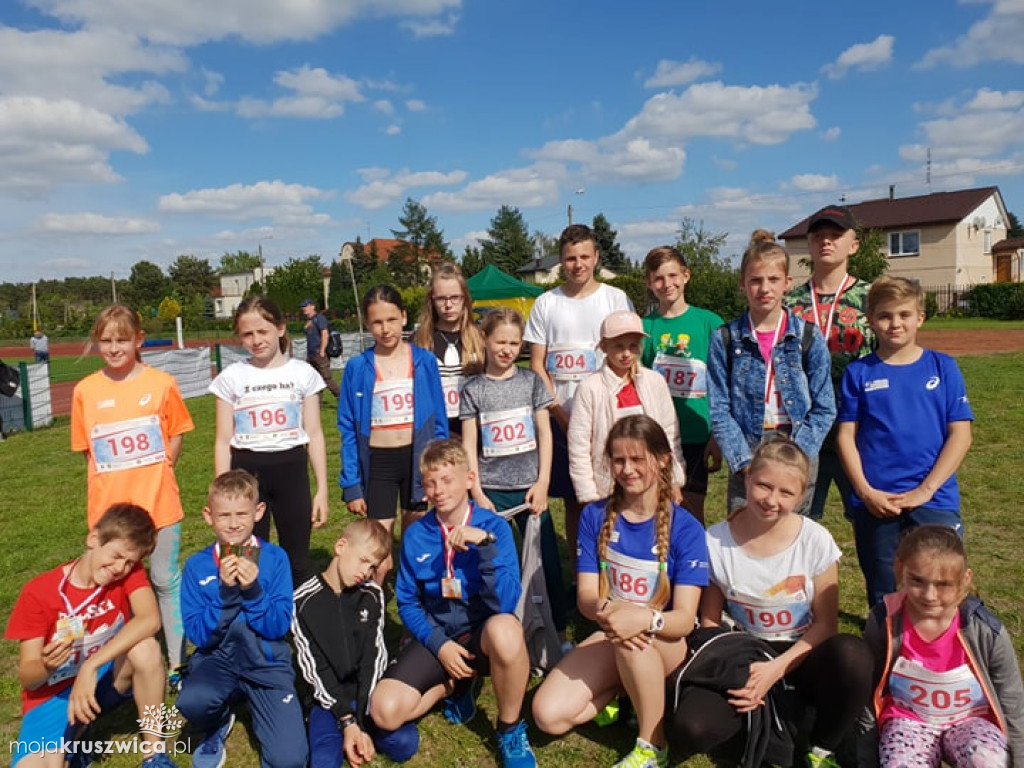 Zawodnicy LIUKS KRUSZWICA z medalami
