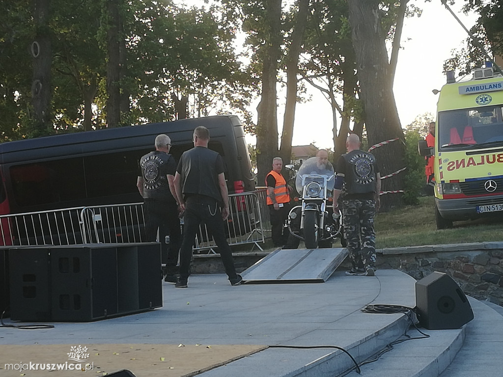 Kobranocka na scenie