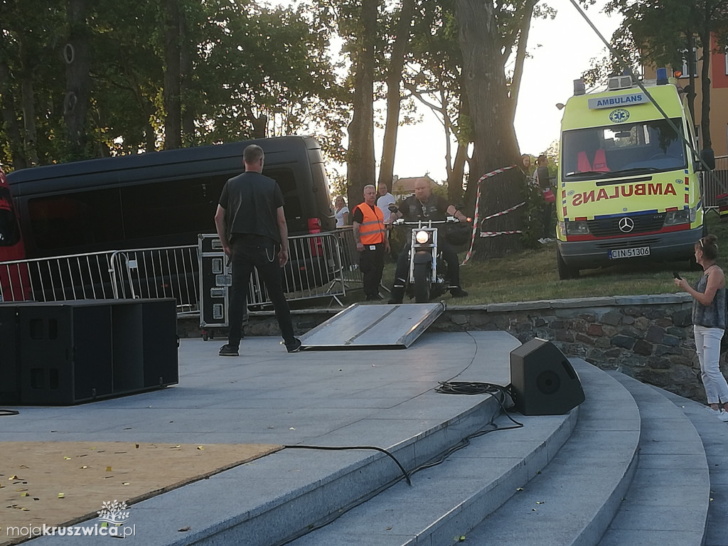 Kobranocka na scenie