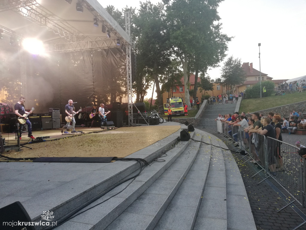 Kobranocka na scenie