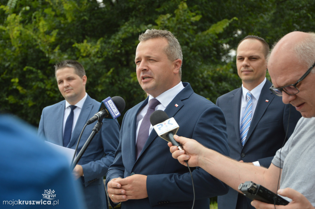 Konferencja prasowa w Kobylnikach