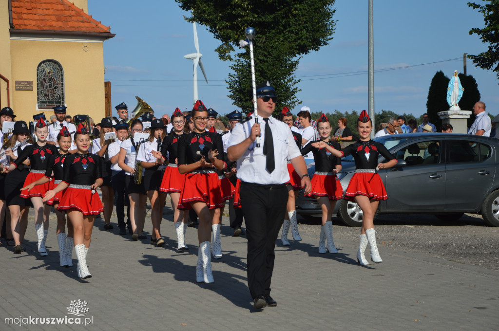 Występ mażoretki