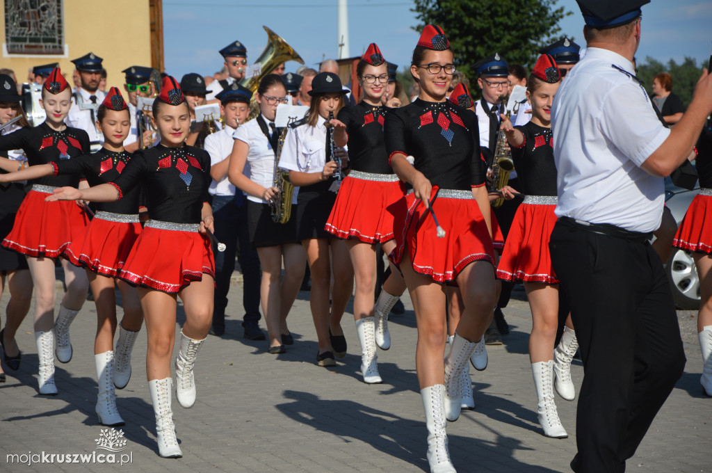 Występ mażoretki