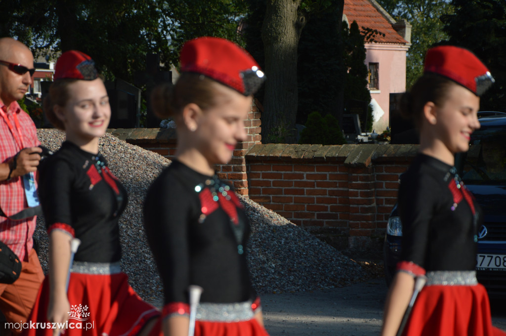 Występ mażoretki