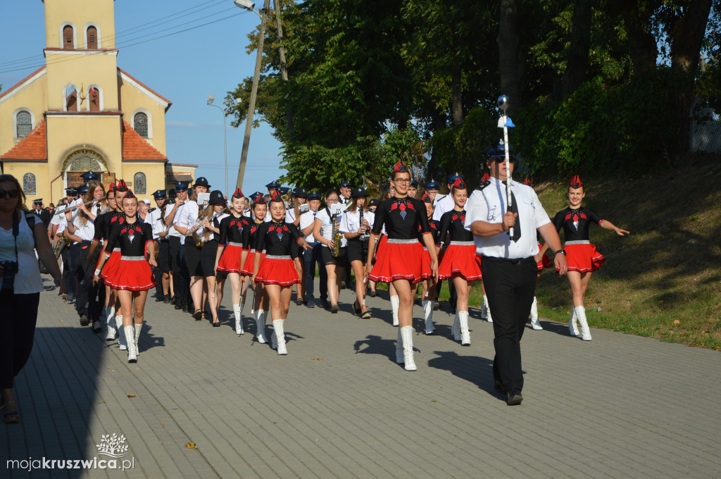 Występ mażoretki