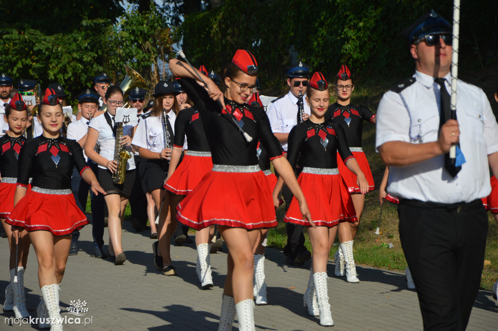 Występ mażoretki